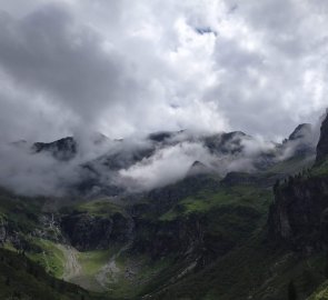 Hřeben Schladminských Taur, v mracích hora Hochwildstelle