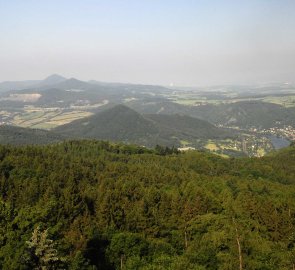 Pohled na Milešovku a Labe