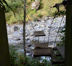 Unfinished footbridge over the Rio Unduavi - we didn't walk on it