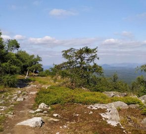 Trail along the edge of the rocks