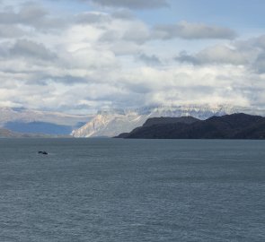 A boat returning from the dock at Lago O'Higgins.