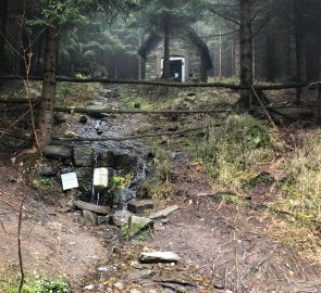 Studánka kousek od začátku výstupu