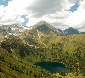 Pohled na Grosser Bössenstein a jezero Grosser Scheibl See