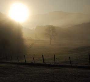 Ranní atmosféra v horském sedle Lahnsattel v Mürzstegerských Alpách