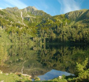 Jezero Grosser Scheiblsee a Grosser Bössenstein - hned za chatou Edelraute Hütte