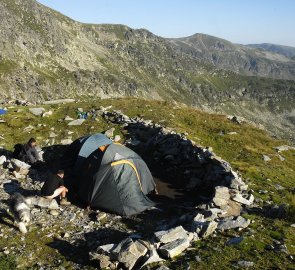 Naše spaní v horském sedle Saua Grului