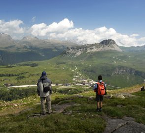 Sestup zpět do sedla Passo di Rolle