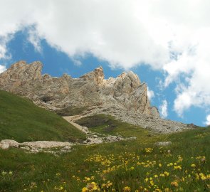 Back view of the rocky mountain Colac