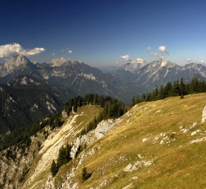 Pohled z hřebene hory Hochblaser na Národní park Gesäuse