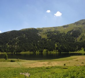 Jezero Grosser Winterleiten See a hora Schlosser Kogel