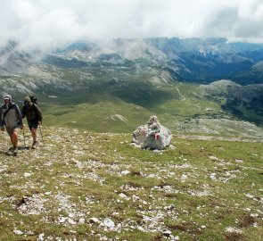 Final ascent on a wide ridge