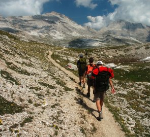 Sestup z hory Lavarela do údolí