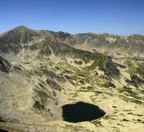 Pohled na Parangul Mare a jezero Rosiile