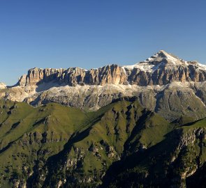 Piz Boe and Sassolungo on the left from the ascent of Marmolada