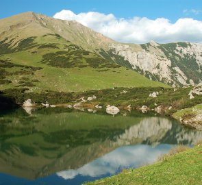 Krumpensee, v pozadí Vordernberger Zinken 2 010 m n. m.