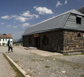 Obchůdek v městečku Elbrus, kde jsme po návratu doplnili potraviny a padlo i nějaké to pivo