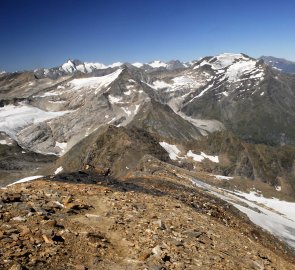 Pohled z vrcholu na horu Gross Glockner