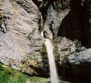 Jezírko s vodopádem Salto del Río Escarra