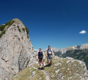 Na cestě Grete Klinger Steig, před nejtěžším místem na trase - úzký hřebínek za našimi zády