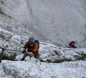 Úvodní pasáž na klettersteigu na věž Lärchenturm