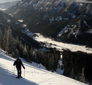 Nejprudší část výstupu na hřeben Hoschschwabu, laviny už naštěstí popadaly