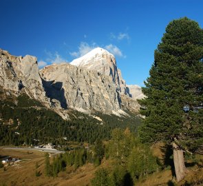 Pohled na Tofanu di Rozes po cestě na Averau v Dolomitech