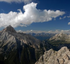 Pohled na Croda Rossa a Dürrenstein