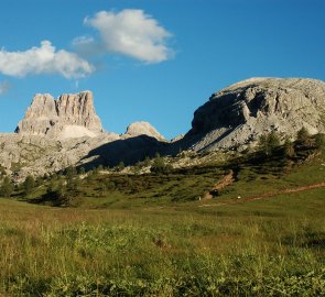 View of the mountains Averau and Punta Galina, between which the road to Mount Averau leads