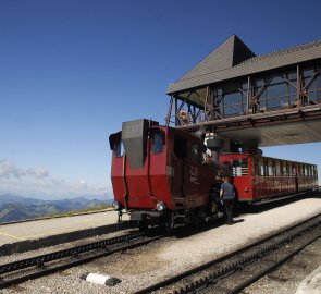 Konečná stanice zubačky těsně pod vrcholem Schafbergu