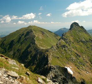 Ostrý Roháč 2 084 m n. m. a Volovec 2 063 m n. m.