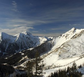 Pohled na Eisenerzer Reichenstein 2 165 m n. m. a Polster 1 910 m n. m.