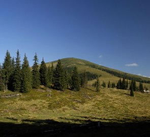 Nejvyšší hora pohoří Vârful lui Pătru 2 130 m n. m.