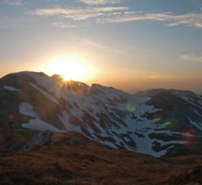 Svítání nad horu RIngkamp v pohoří Hochschwab