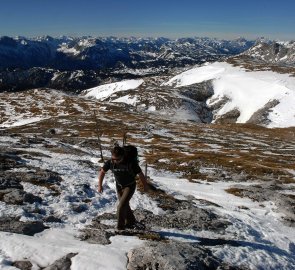 Na plošině pohoří Hochschwab, v pozadí vpravo hora Ebenstein