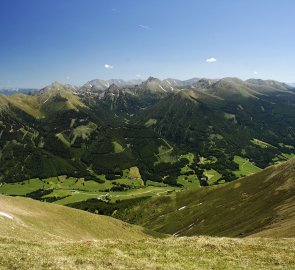 Pohled z vrcholu Bruder Kogel na Seckauské Taury