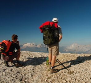 In the saddle between the Piz Contuines and Lavarela, fantastic views of the surrounding Dolomite mountains opened up for the first time