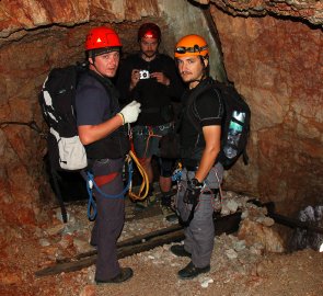 Tunel z 1 sv. války v první části výstupu na vrchol