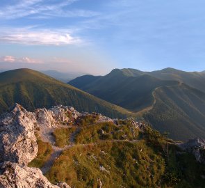 Pohled na horu Stoh 1 608 m n. m. a hřeben Malé Fatry