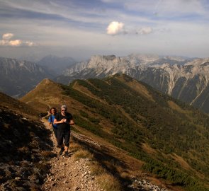 Závěrečné stoupání po stezce na vrchol hory Polster 1 910 m n. m.