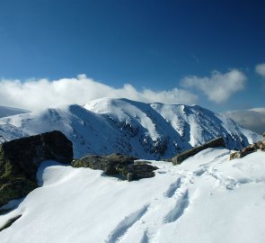 Pohled na Brestovou z bočního hřebene