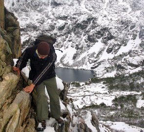 The most exposed part of the trail, the rock step on the way to Lake Capitello