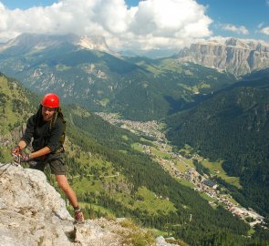 Final metres of the ascent to Colac, Sella massif in the background