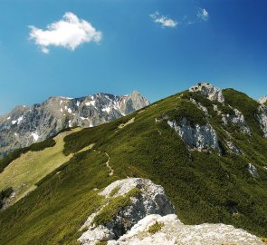 Fahnenkopfl 1 648 m n. m., v pozadí Eisenerzer Reichenstein