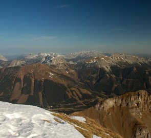 Pohled z vrcholu Eisenerzer Reichenstein na Hochschwab