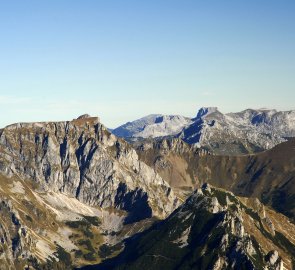 Pohled na horu Eisenerzer Reichenstein a pohoří Hochschwab