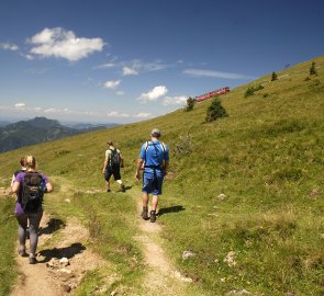 Sestup z hory Schafberg kolem zubačky