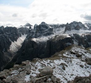 Pohled na masiv Sella a vrchol Piz Boe