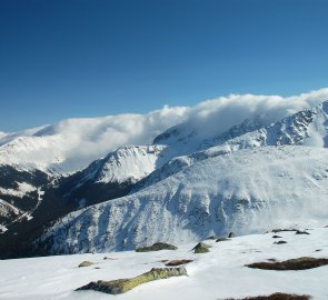 Západní Tatry a Vysoké Tatry zahalené do mraků