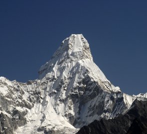 Nádherná hora Ama Dablam 6 812 m n. m., která nás provázela velkou částí treku