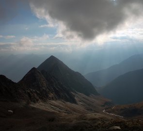 Pohled na Bretterwand Sp. během sestupu zpět k chatě Sudetendeutsche Hütte